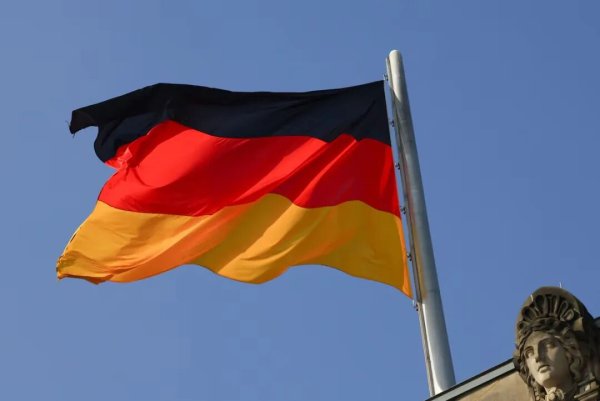 股票配资指南 欧元EURUSD空头狂欢？欧洲第二大经济体法国债务危机+社会动荡双重夹击